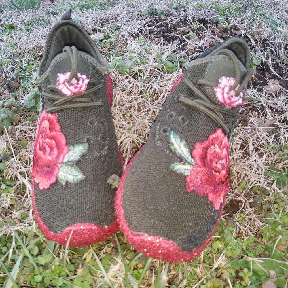 1 of 1 Rose Applique Shoes Olive/ Red